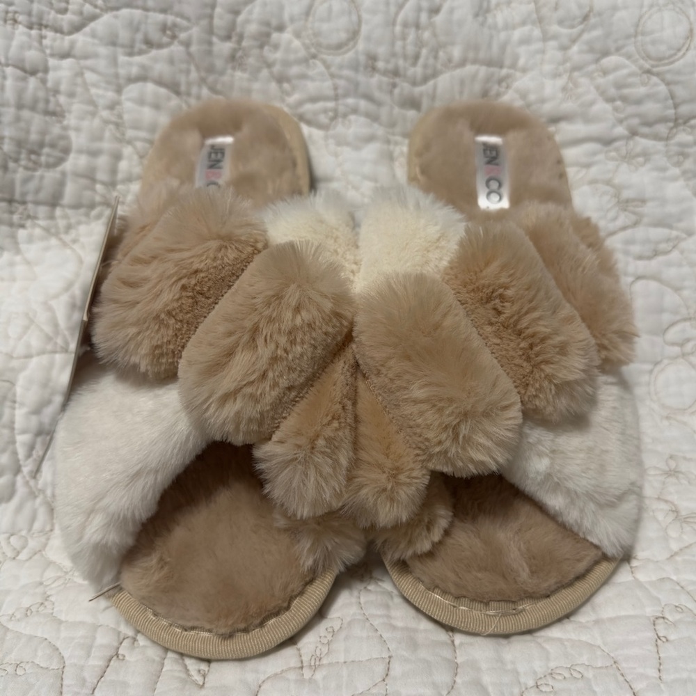 Jen & Co crisscross fuzzy slipper sandals